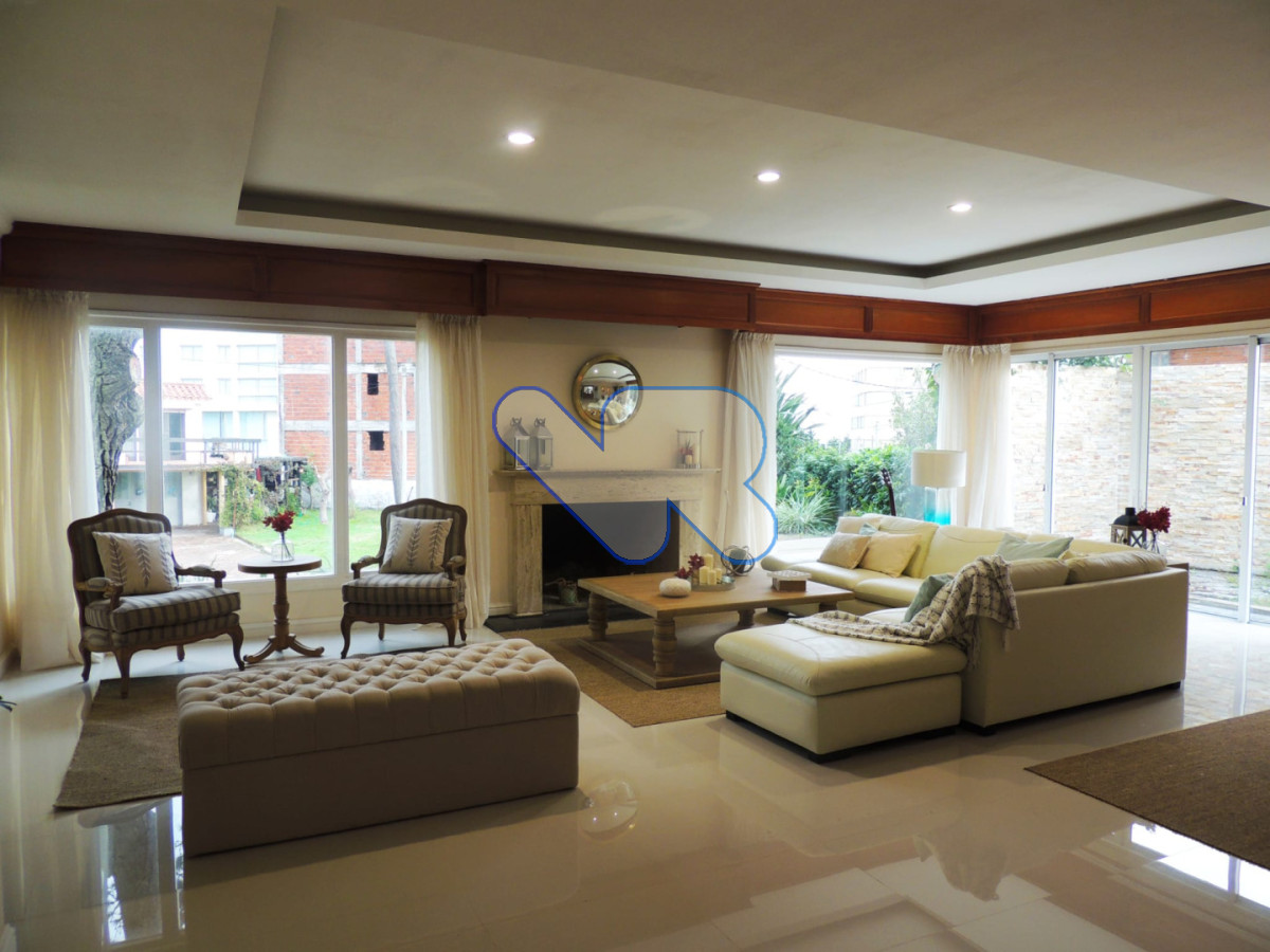 Venta y Alquiler Anual Casa 4D y dep de serv con Piscina Mansa · Foto 8