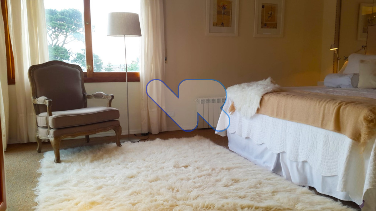 Venta y Alquiler Anual Casa 4D y dep de serv con Piscina Mansa · Foto 12