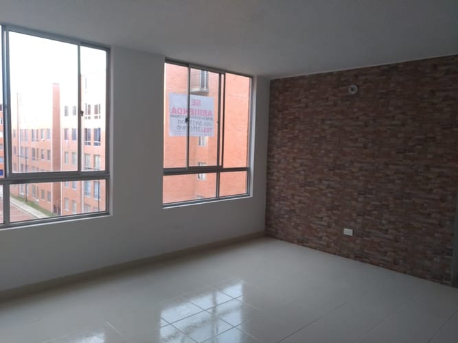 Apartamento de 3 alcobas en venta en Conjunto Residencial La Finca Super Manzana 10a, Madrid, 67 m² · foto 2 de 18