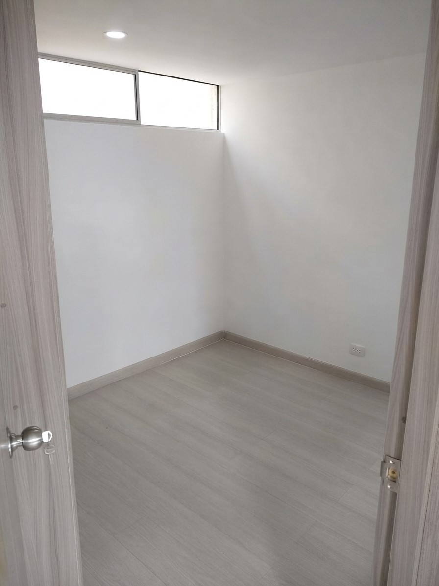 Apartamento en venta en Pinos De Lombardia, Bogotá · foto 8 de 12