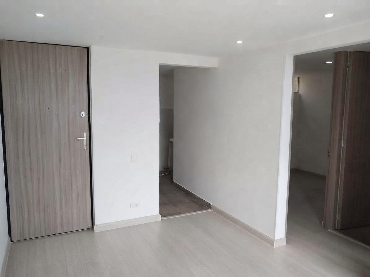 Apartamento en venta en Pinos De Lombardia, Bogotá · foto 2 de 12