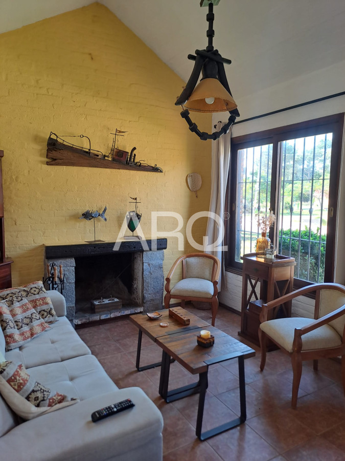 Alquiler de 3 dormitorios y 2 baños en Barrio Jardín · Foto 2