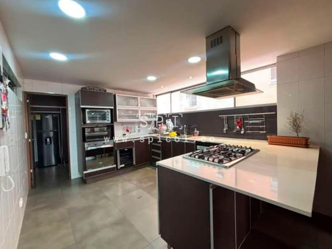 Apartamento de 4 alcobas en venta en Chico Norte, Bogotá, 300 m² · foto 3 de 23