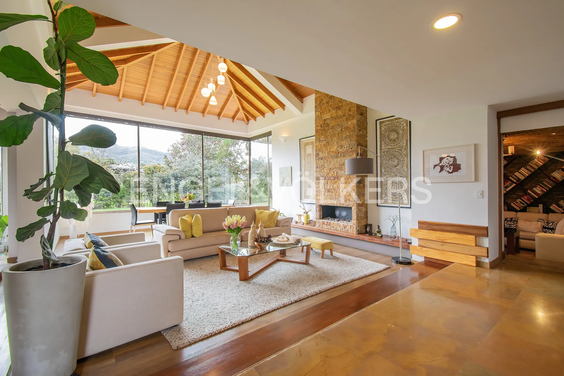 Casa en venta en Guaymaral, Bogotá · foto 2 de 20