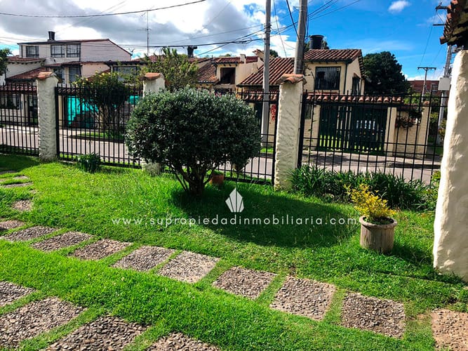 Casa de 5 alcobas en venta en Colina Campestre, Bogotá, 384 m² · foto 2 de 24