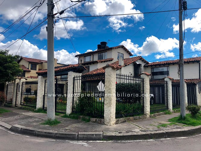 Casa de 5 alcobas en venta en Colina Campestre, Bogotá, 384 m² · foto 3 de 24