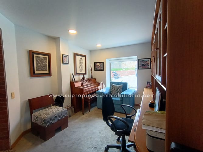 Casa de 4 alcobas en venta en Sotileza, Bogotá, 292 m² · foto 3 de 24