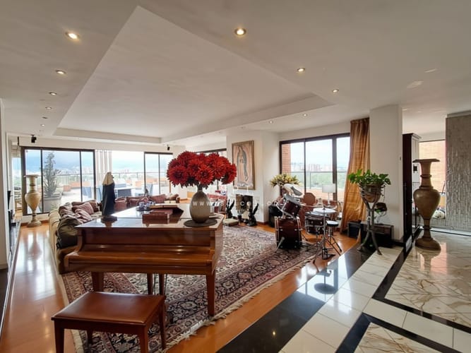 Apartamento de 4 alcobas en venta en Club De Los Lagartos, Bogotá, 384 m² · foto 3 de 24