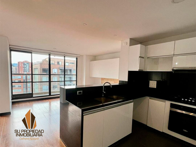 Apartamento de 3 alcobas en venta en Mazuren, Bogotá, 139 m² · foto 2 de 13