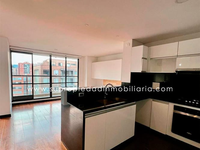 Apartamento de 3 alcobas en venta en Mazuren, Bogotá, 139 m² · foto 3 de 13