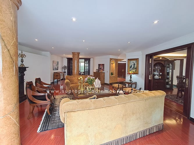 Casa de 4 alcobas en venta en Santa Ana Oriental, Bogotá, 620 m² · foto 2 de 24