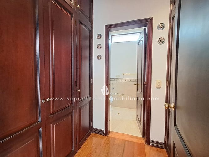 Casa de 4 alcobas en venta en Santa Ana Oriental, Bogotá, 620 m² · foto 19 de 24
