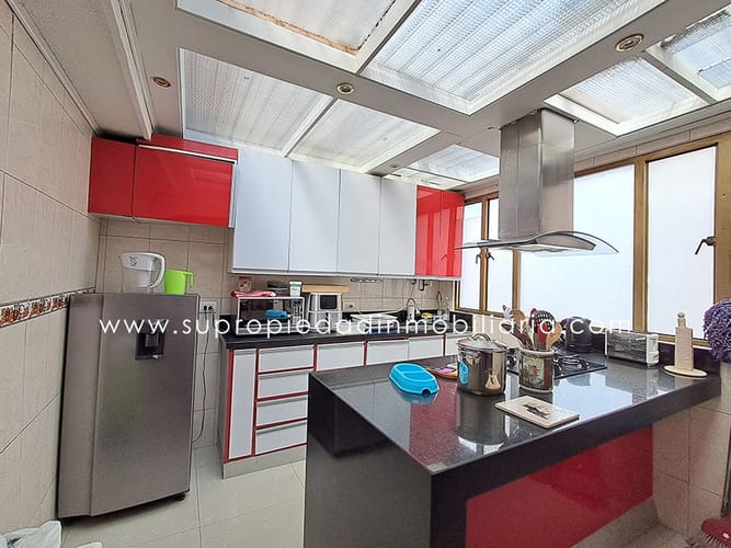 Casa de 10 alcobas en venta en Santa Barbara Central, Bogotá, 1198 m² · foto 6 de 24