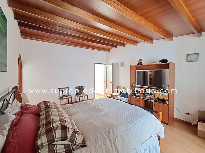 Casa de 10 alcobas en venta en Santa Barbara Central, Bogotá, 1198 m² · foto 10 de 24