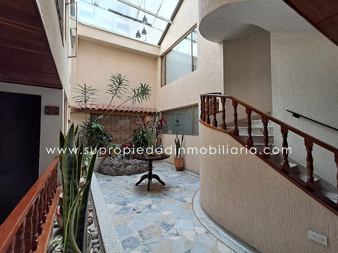 Casa de 10 alcobas en venta en Santa Barbara Central, Bogotá, 1198 m² · foto 14 de 24