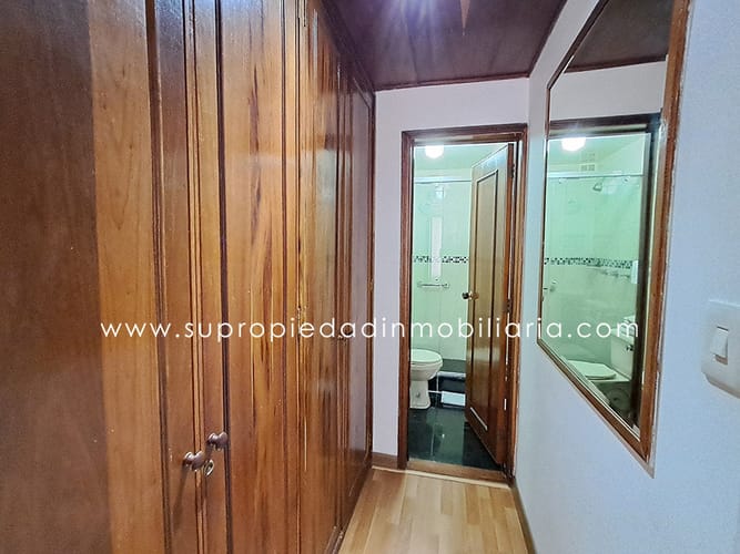 Casa de 10 alcobas en venta en Santa Barbara Central, Bogotá, 1198 m² · foto 17 de 24