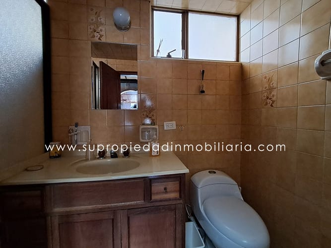 Casa de 10 alcobas en venta en Santa Barbara Central, Bogotá, 1198 m² · foto 22 de 24