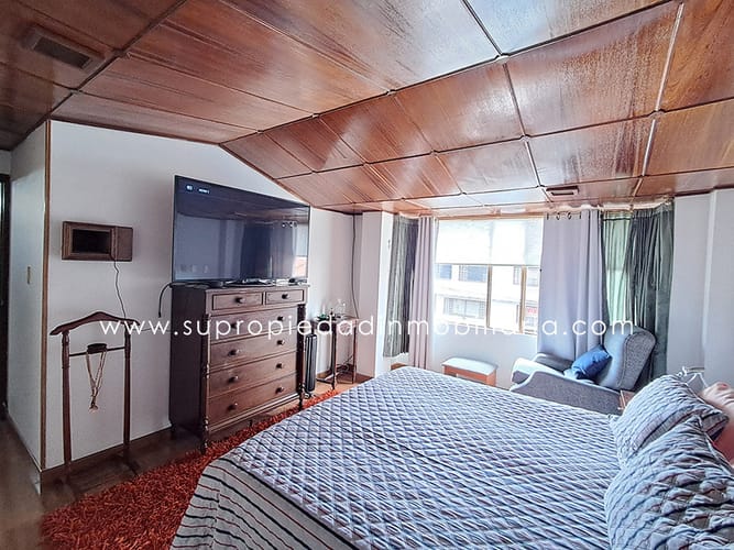 Casa de 10 alcobas en venta en Santa Barbara Central, Bogotá, 1198 m² · foto 23 de 24