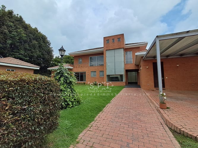 Casa de 4 alcobas en venta en Guaymaral, Bogotá, 419 m² · foto 2 de 24