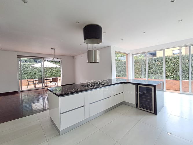 Casa de 4 alcobas en venta en Guaymaral, Bogotá, 419 m² · foto 8 de 24
