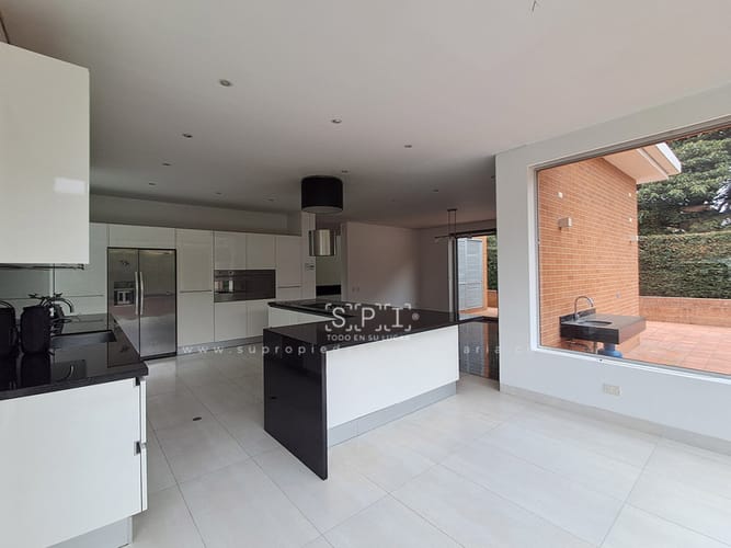Casa de 4 alcobas en venta en Guaymaral, Bogotá, 419 m² · foto 9 de 24