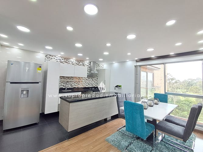 Apartamento de 3 alcobas en venta en Cerros De Niza, Bogotá, 131 m² · foto 2 de 22