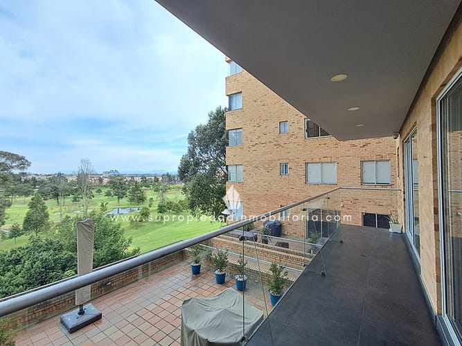 Apartamento de 3 alcobas en venta en Cerros De Niza, Bogotá, 131 m² · foto 4 de 22