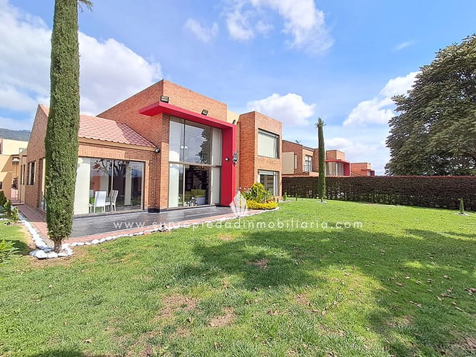 Casa de 3 alcobas en arriendo en Siberia, Cota, 232 m² · foto 2 de 24