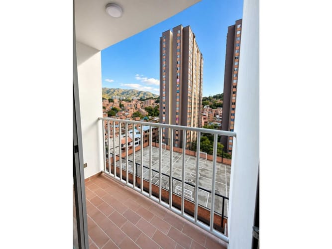 Apartamento de 3 alcobas en venta en Bellavista, Bello, 60 m² · foto 2 de 24