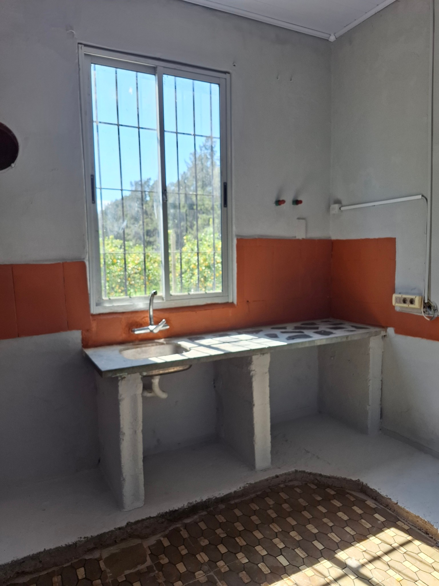 CASONA AMPLIA.UBICACIÓN ESTRATÉGICA PRÓXIMA A UAM. RUTA 5 Y CNO LA REDENCIÓN. MELILLA. TRES DORMITORIOS. LIVING CON ESTUFA. AMPLIO GARAGE. JARDÍN Y FONDO. · Foto 11