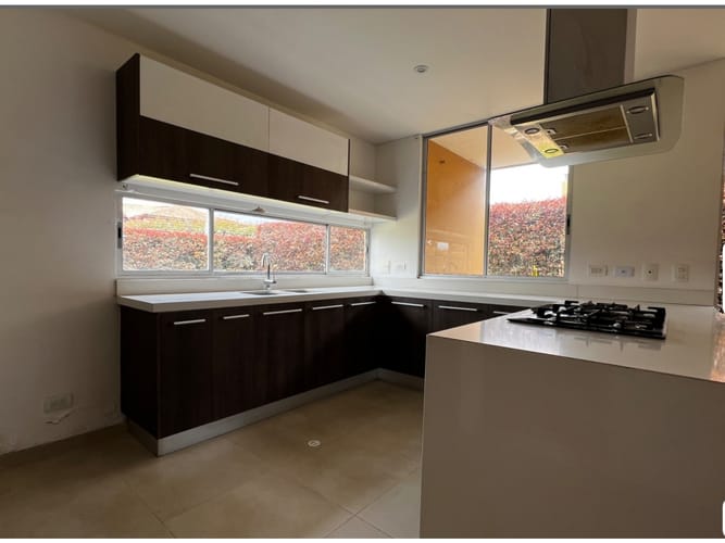 Casa de 5 alcobas en venta en Chuntame, Cajicá, 187 m² · foto 2 de 8