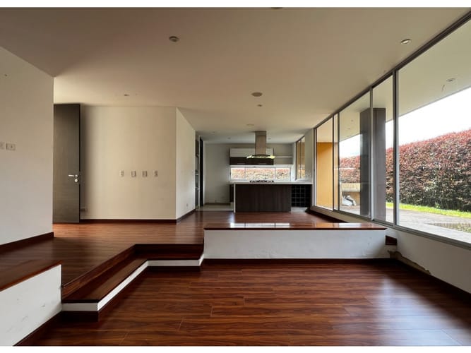 Casa de 5 alcobas en venta en Chuntame, Cajicá, 187 m² · foto 4 de 8