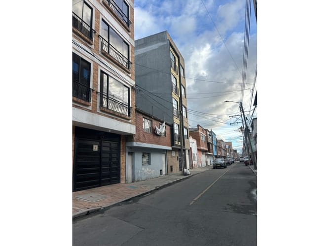 Apartamento de 3 alcobas en venta en Los Cerezos, Bogotá, 64 m² · foto 2 de 22