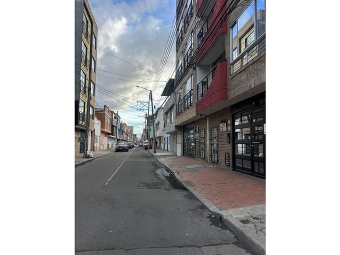 Apartamento de 3 alcobas en venta en Los Cerezos, Bogotá, 64 m² · foto 3 de 22
