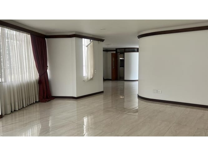 Apartamento de 3 alcobas en venta en Santa Barbara, Bogotá, 183 m² · foto 2 de 20