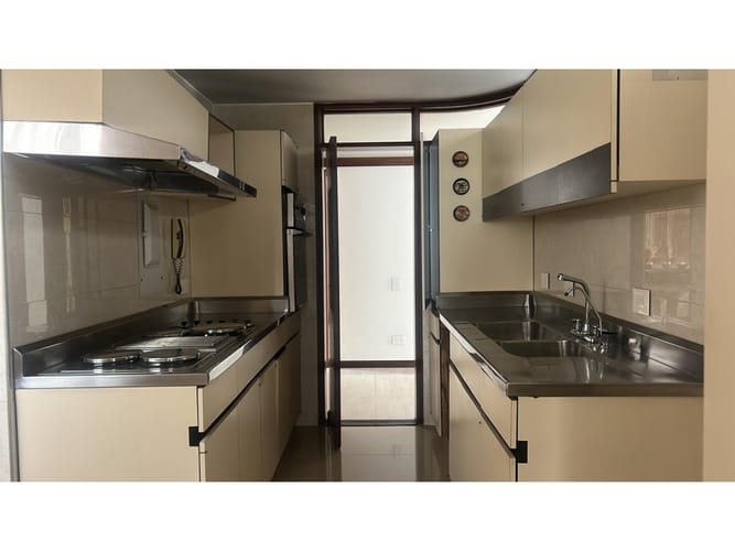 Apartamento de 3 alcobas en venta en Santa Barbara, Bogotá, 183 m² · foto 6 de 20