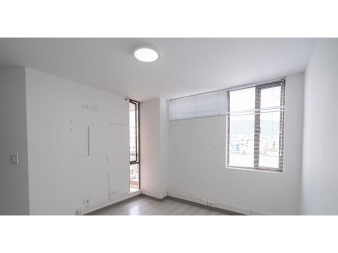 Apartamento de 4 alcobas en venta en Santa Barbara, Bogotá, 101 m² · foto 2 de 10