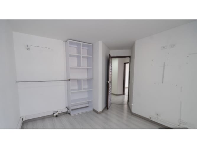 Apartamento de 4 alcobas en venta en Santa Barbara, Bogotá, 101 m² · foto 3 de 10