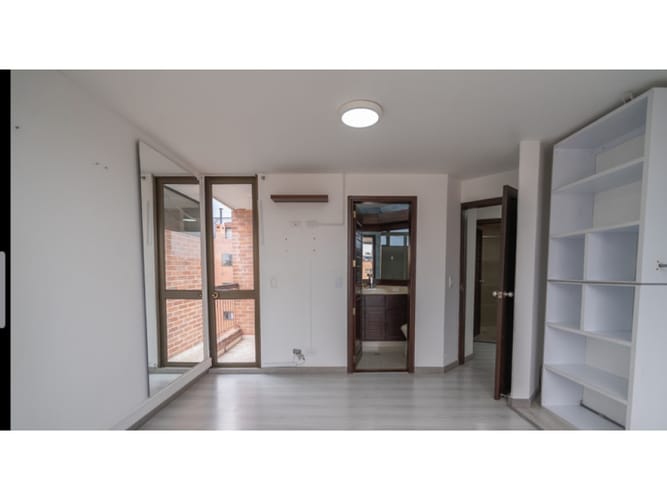 Apartamento de 4 alcobas en venta en Santa Barbara, Bogotá, 101 m² · foto 5 de 10