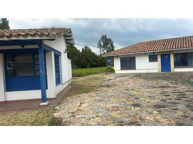Casa de 10 alcobas en venta en La Moya, Cota, 586 m² · foto 2 de 24