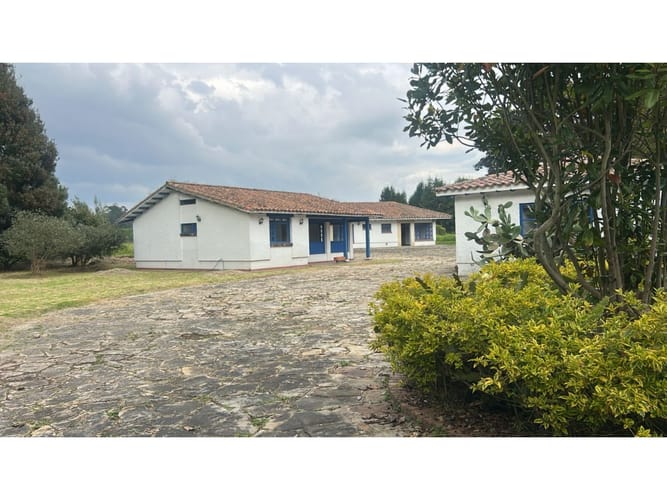 Casa de 10 alcobas en venta en La Moya, Cota, 586 m² · foto 3 de 24