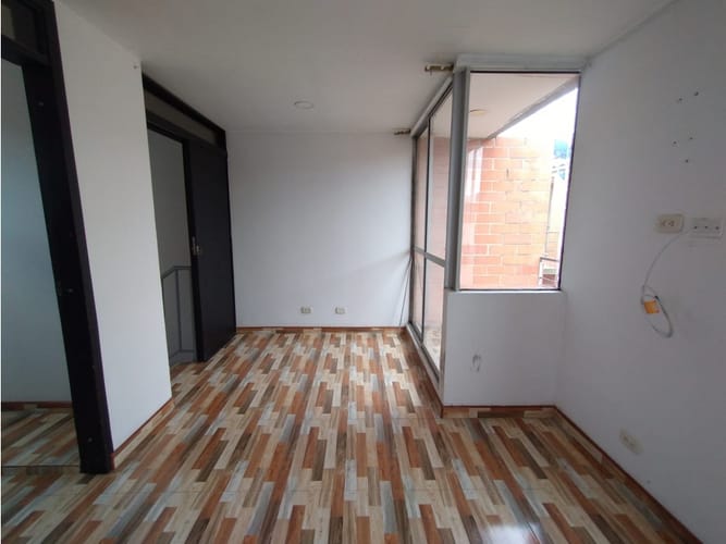 Casa de 3 alcobas en venta en Cedritos, Madrid, 66 m² · foto 2 de 20