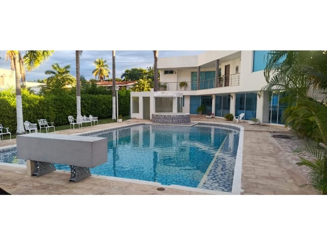 Casa de 6 alcobas en venta en Girardot, Girardot, 450 m² · foto 3 de 21