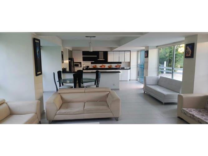 Casa de 6 alcobas en venta en Girardot, Girardot, 450 m² · foto 10 de 21