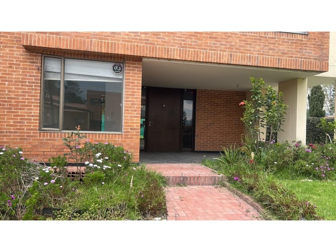 Casa de 4 alcobas en venta en Pueblo Viejo, Cota, 257 m² · foto 2 de 24
