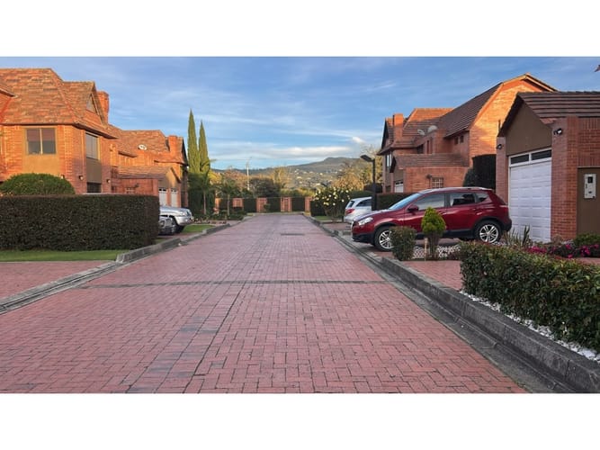 Casa de 5 alcobas en venta en Canelon, Cajicá, 220 m² · foto 8 de 24