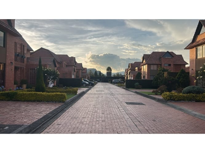 Casa de 5 alcobas en venta en Canelon, Cajicá, 220 m² · foto 7 de 24