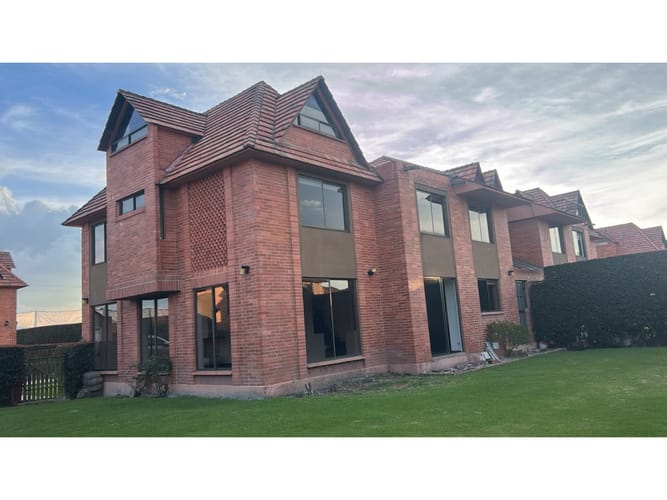 Casa de 5 alcobas en venta en Canelon, Cajicá, 220 m² · foto 2 de 24