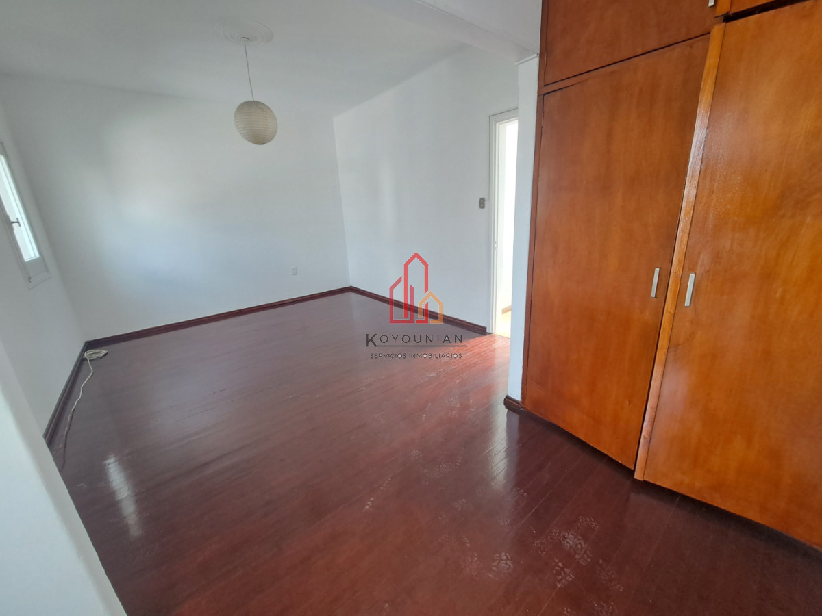 Alquiler apto tipo casa duplex, solo por ANDA, Estrazulas a 3 del mar, 2 plantas, patio y 2 terrazas, 3 dormitorios, 2 baños, interior de manzana · Foto 12