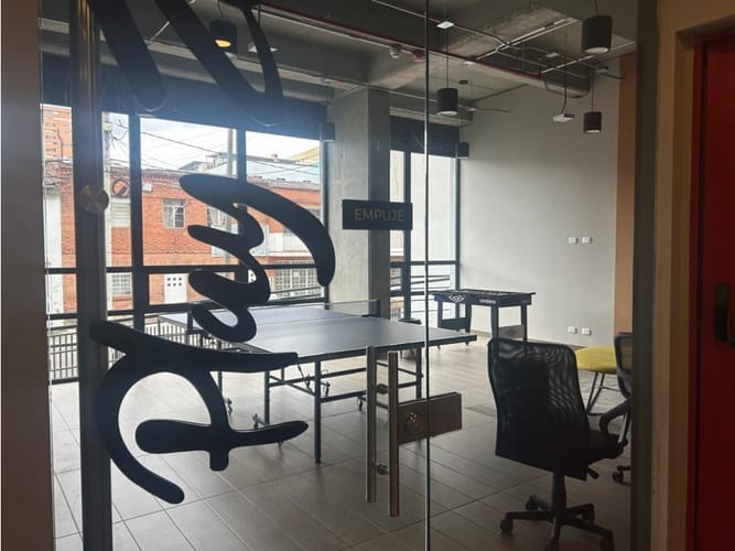 Apartaestudio en venta en Quinta Paredes, Bogotá, 43 m² · foto 3 de 18